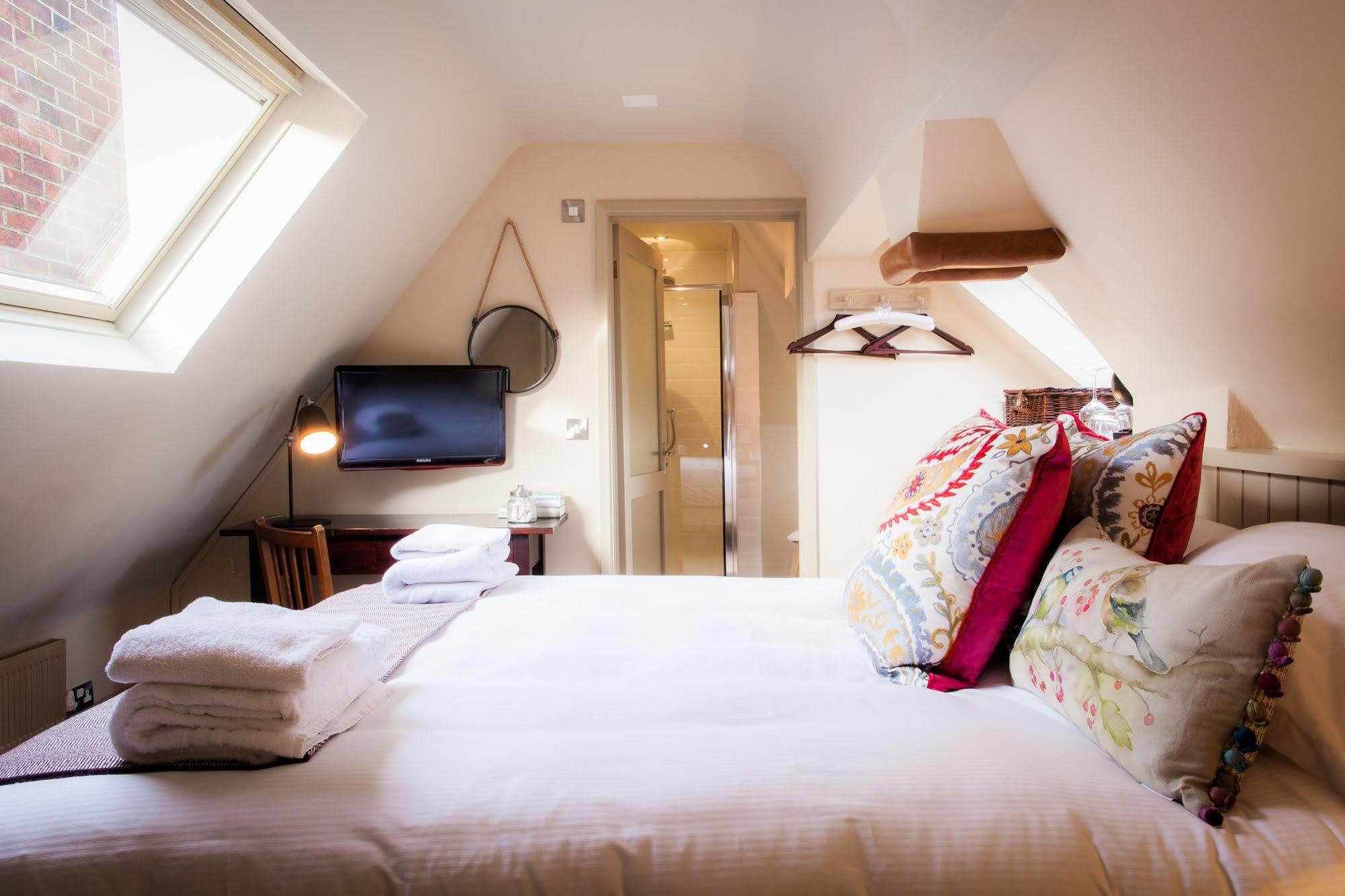 Inn The White Buck Burley
