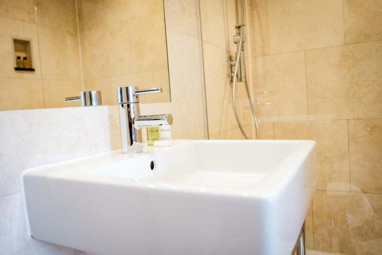 Inn The White Buck 4*